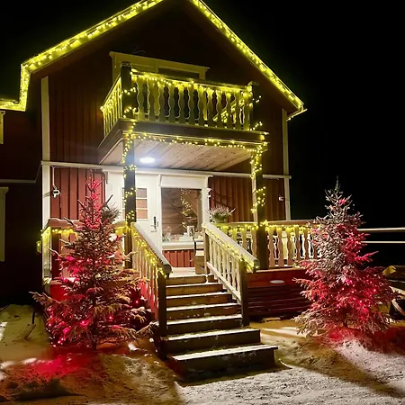 Art House Of Lady Christmas Villa Rovaniemi