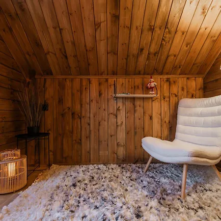 Art House Of Lady Christmas Villa