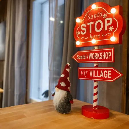 Art House Of Lady Christmas Villa Rovaniemi