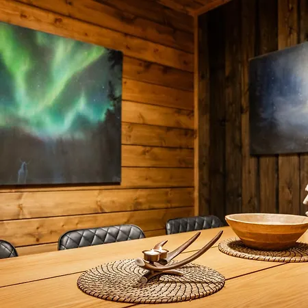 Art House Of Lady Christmas Villa Rovaniemi